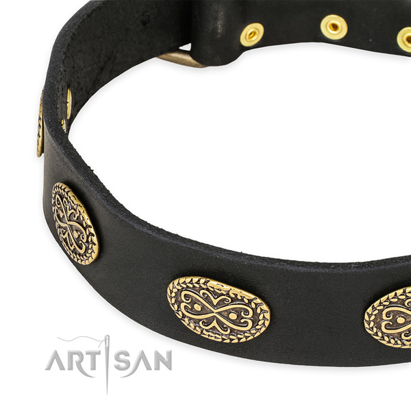 Decorated full grain leather collar for your stylish doggie