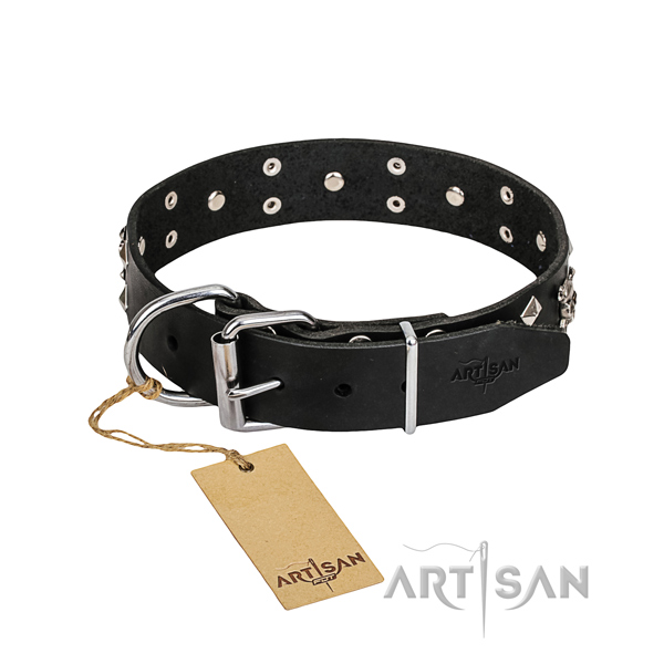 Leather dog collar with smooth edges for pleasant everyday appliance