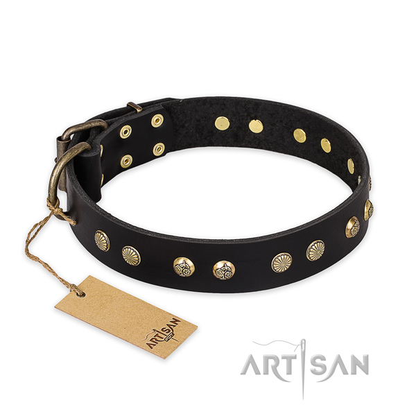 Top quality genuine leather dog collar with rust resistant traditional buckle