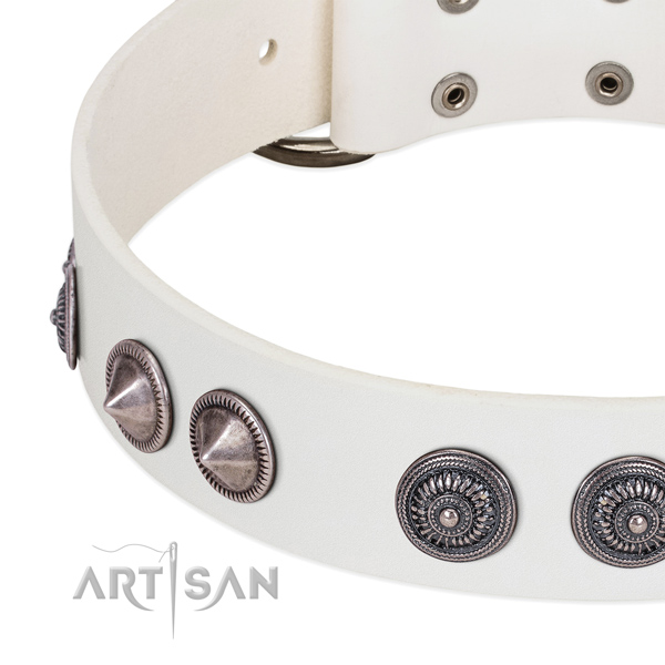 Inimitable full grain genuine leather dog collar with strong traditional buckle