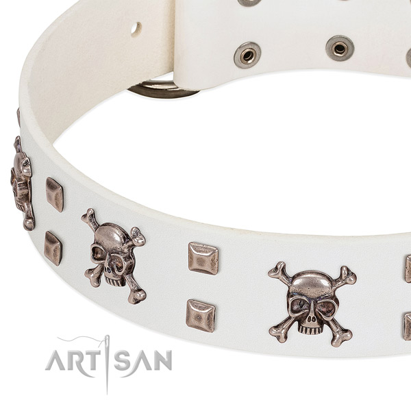 Easy to adjust leather collar for your dog
