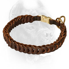 Dog collar made of the leather agreeable to the touch